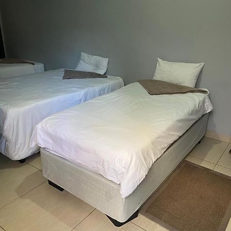 Pandeinge Hotell Windhoek Exteriör bild