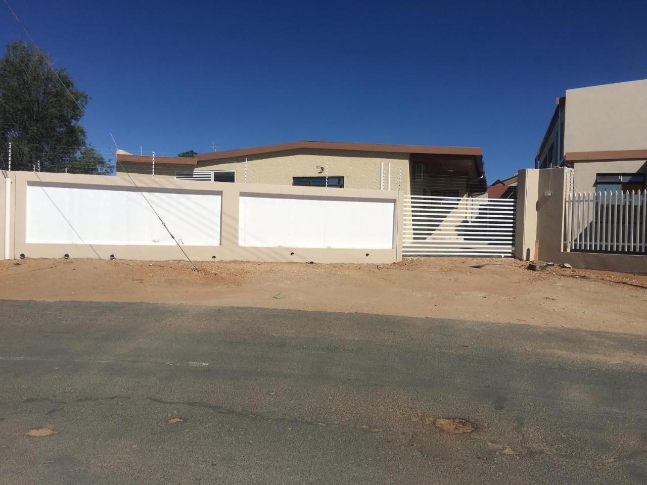 Pandeinge Hotell Windhoek Exteriör bild