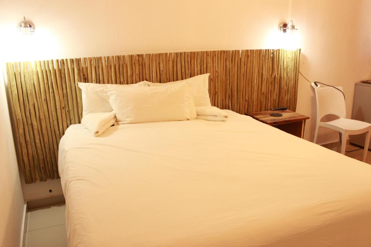 Pandeinge Hotell Windhoek Exteriör bild