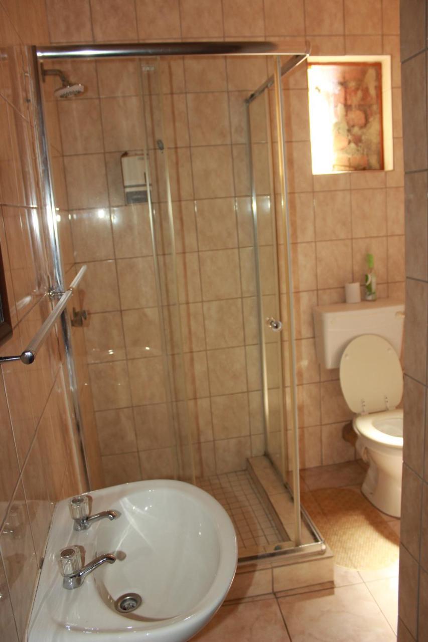 Pandeinge Hotell Windhoek Exteriör bild